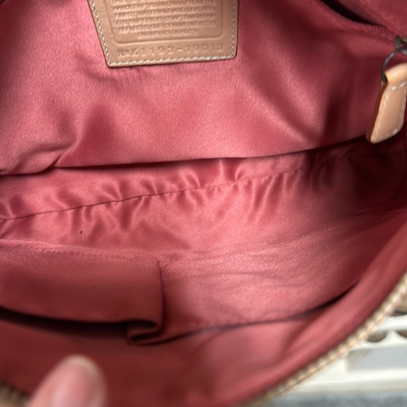 Rare vintage  COACH POPPY Leather Whipstich HIPPIE 19013 MSRP $328 - Picture 4 of 9